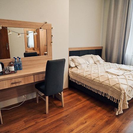 Hotel Lilia Влощова Екстер'єр фото